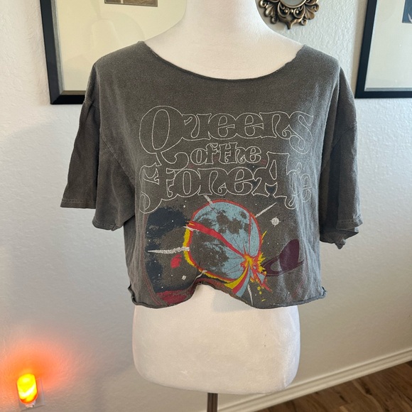 Tops - Queen of the Stone Age Distressed Crop Top